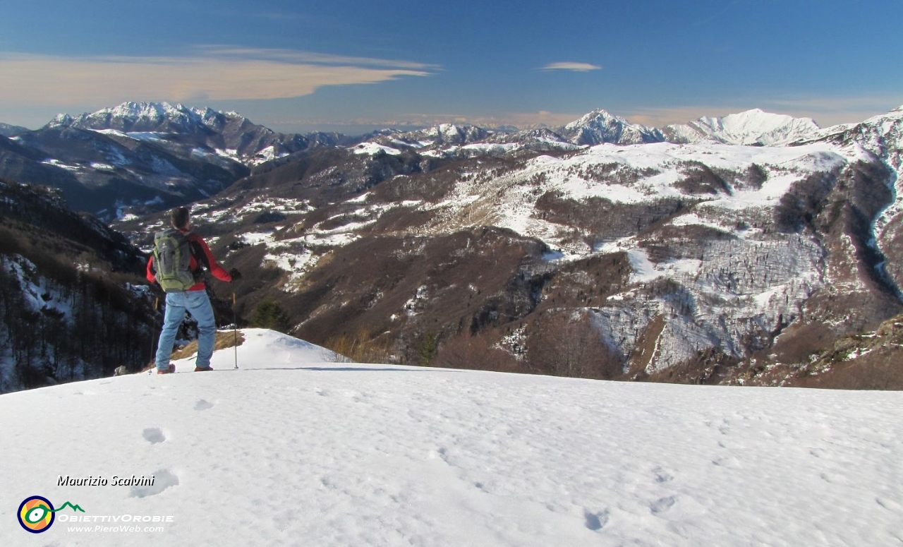 21 Passo di  Grialeggio, panorama verso la Valtaleggio..JPG